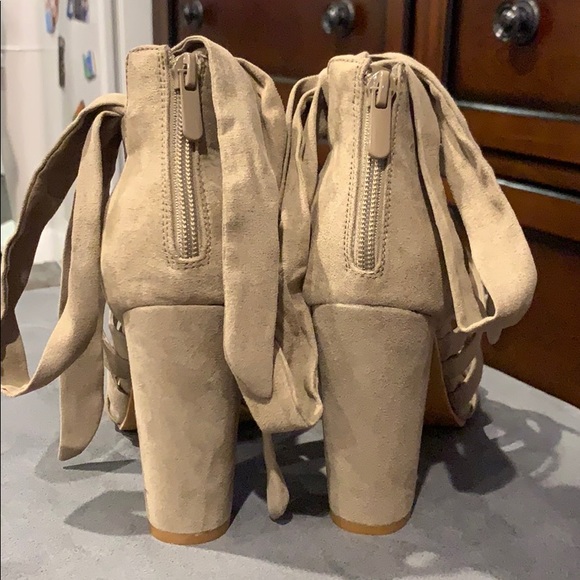 Cognac strapping heel — size 8W - Picture 4 of 4